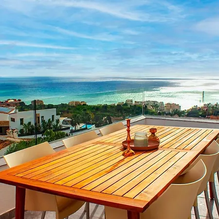 129 - Stunning Townhouse With Private Pool & Views, Apartment