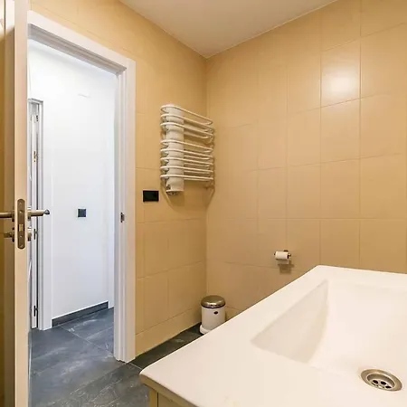 129 - Stunning Townhouse With Private Pool & Views, Apartment *
